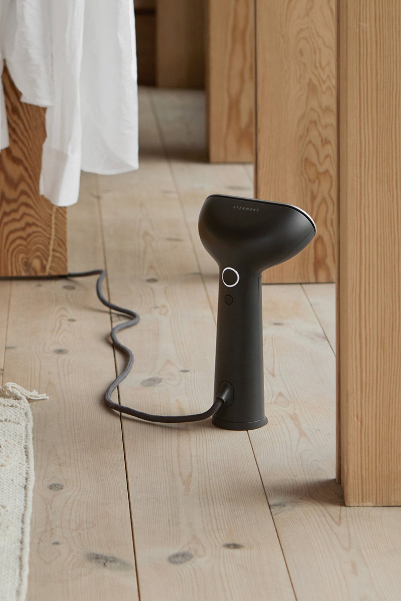 Cirrus 3 Iron Steamer - Black